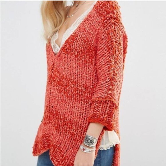 NWT Free People Georgia V Neck Chunky Knit Tunic Sweater in Red Size Medium - Picture 3 of 11